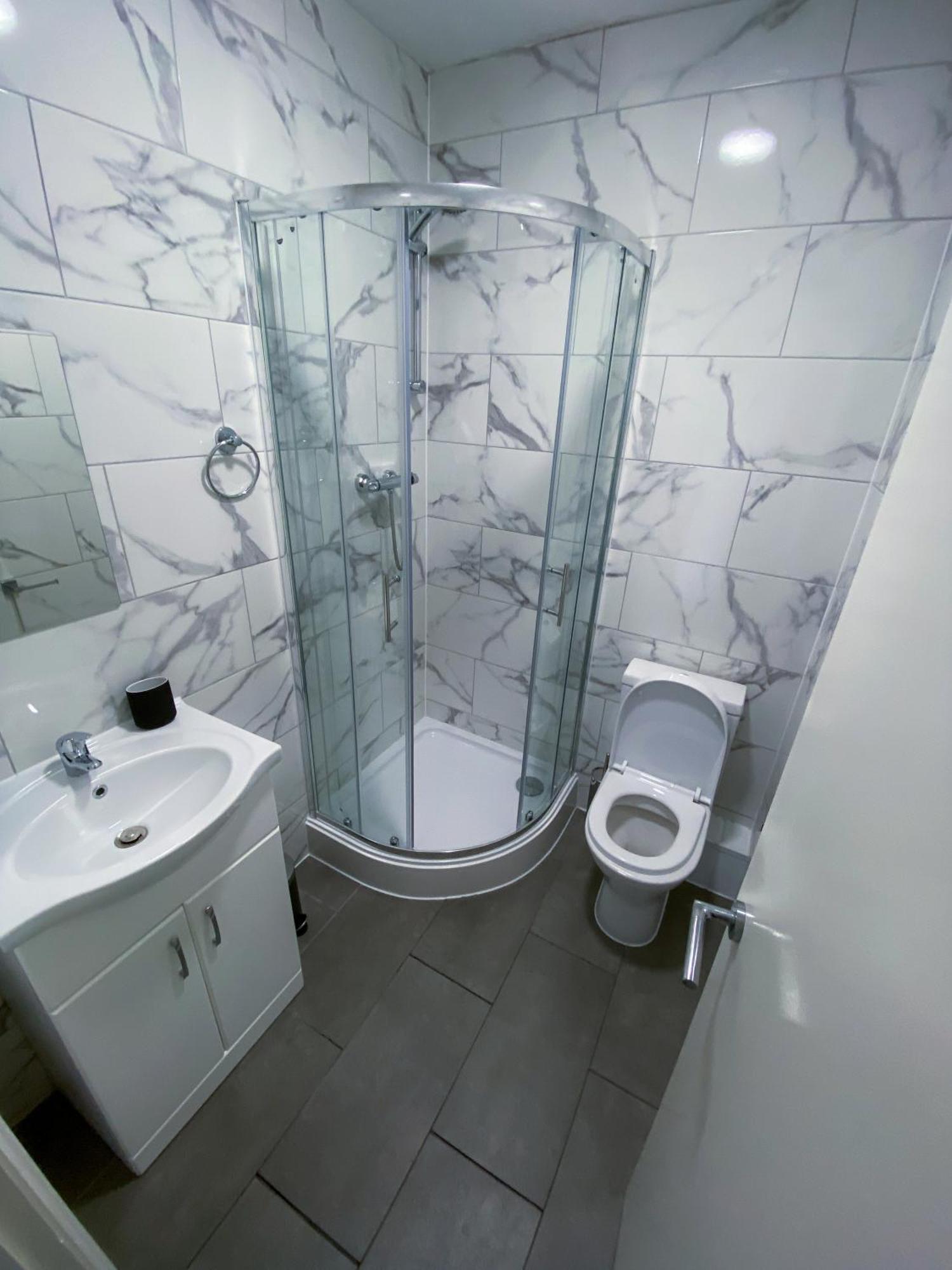 Modern 1 Bedroom Flat In Wood Green لندن المظهر الخارجي الصورة