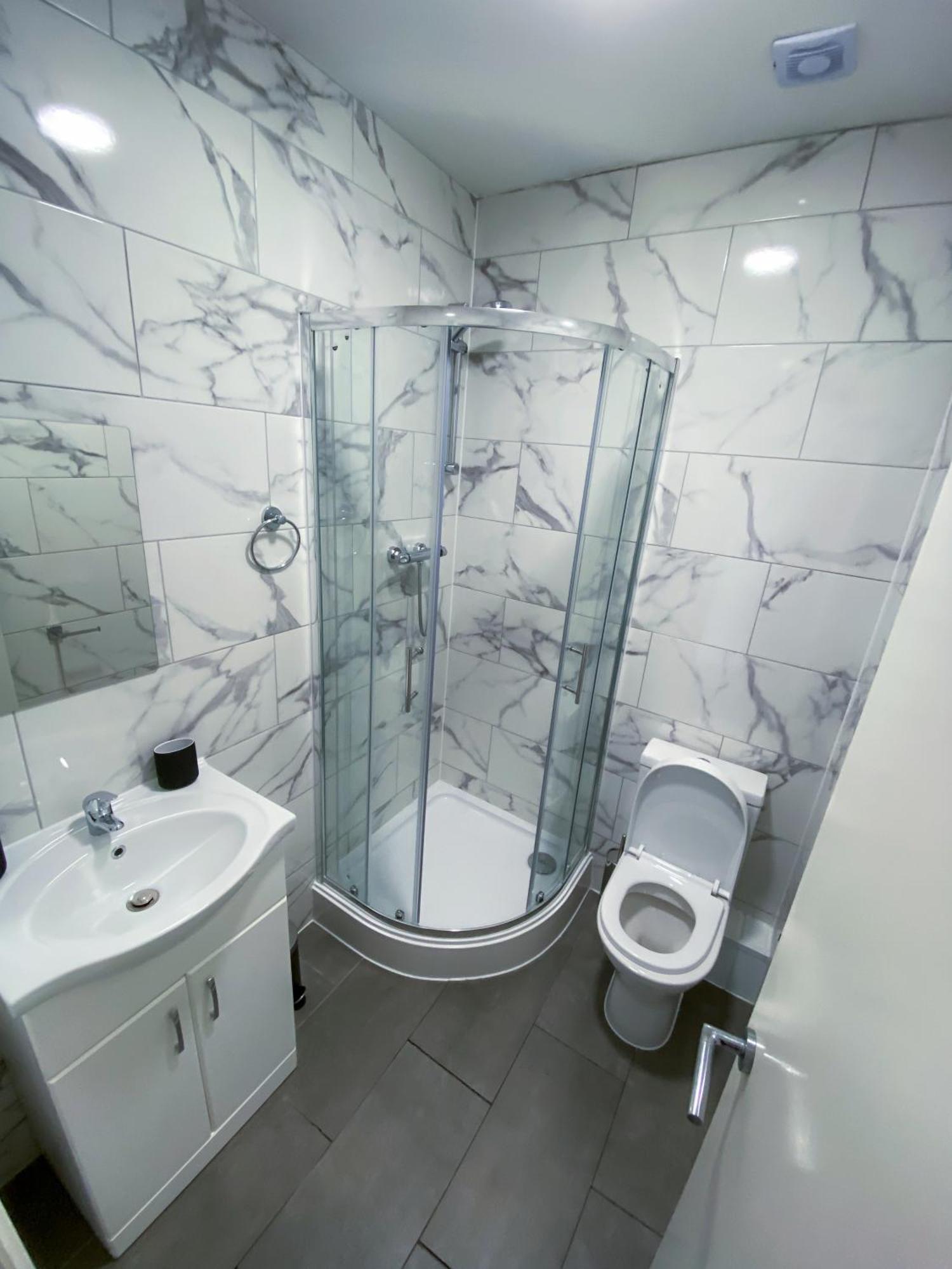 Modern 1 Bedroom Flat In Wood Green لندن المظهر الخارجي الصورة