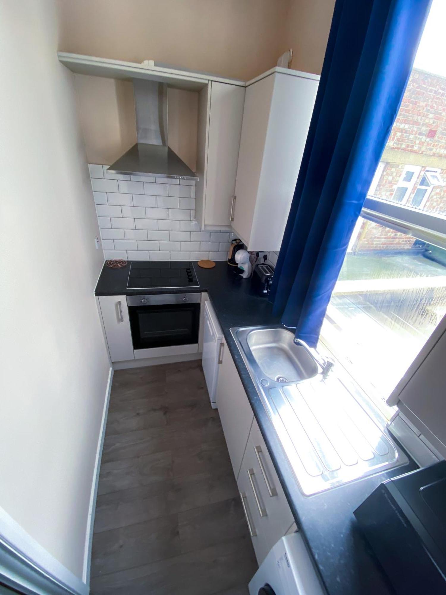 Modern 1 Bedroom Flat In Wood Green لندن المظهر الخارجي الصورة